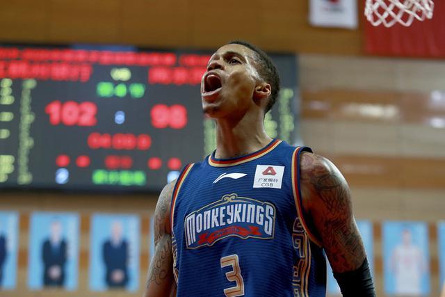 字母哥24+10雄鹿轻取黄蜂4连胜 魔术力克爵士